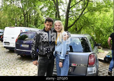 Adonist Jovanovic aka Dean und Katharina Kock aka Toni am Set bei Dreharbeiten zur Reality-Daily-Soap `Berlin - Tag und Nacht`am Paul-Lincke-Ufer. Berl Stockfoto